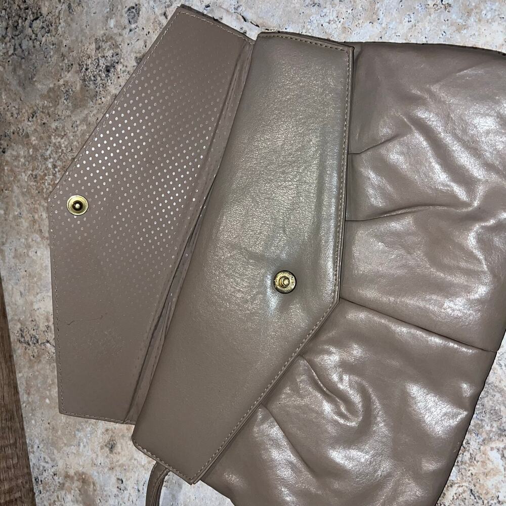 Vintage Soft Faux Leather Taupe Clutch Handbag with Snaplock Closure Wrist Purse - Picture 6 of 13